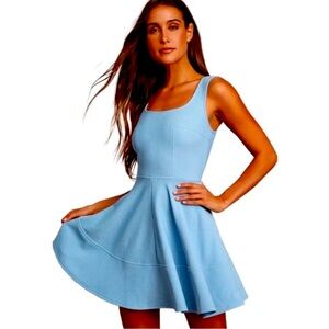 Lulus Perriwinkle Dress Fit
Waist: Fitted -room for hips